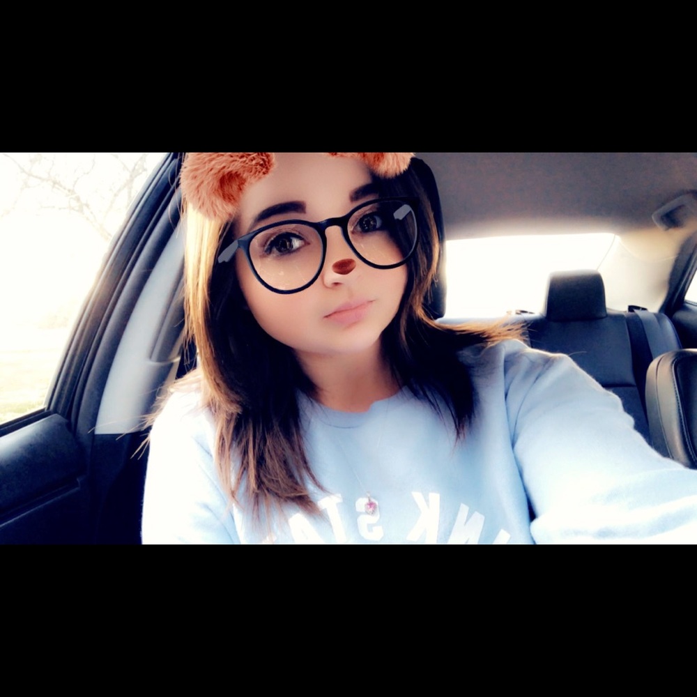 Meet your Posher, Carla